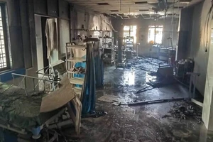 Bên trong bệnh viện xảy ra hoả hoạn. Ảnh: INDIAN EXPRESS