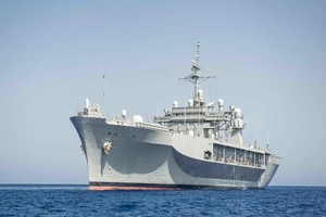 Tàu chiến USS Mount Whitney của Mỹ. Ảnh: US SIXTH FLEET