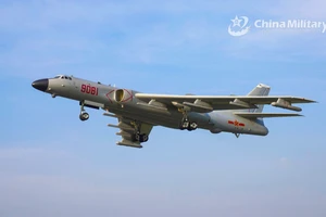 Máy bay ném bom H-6 của Trung Quốc. Ảnh: CHINA MILITARY