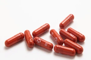 Thuốc Molnupiravir điều trị COVID-19 đang được thử nghiệm. Ảnh: REUTERS
