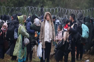 Người di cư ở biên giới Belarus và Ba Lan. Ảnh: AFP