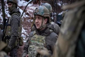 Binh sĩ Ukraine phòng vệ ở biên giới với Nga. Ảnh: AFP