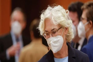 Đức nói sẽ hỗ trợ Ukraine 5.000 mũ bảo hiểm, quan chức Kiev ‘cạn lời’