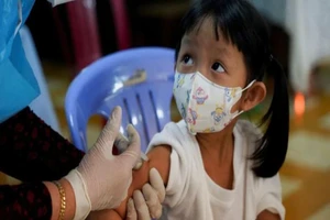 Campuchia tiêm vaccine ngừa COVID-19 của Trung Quốc cho trẻ từ 3 đến 4 tuổi