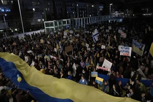 Chùm ảnh: Nhiều nơi thế giới xuống đường phản đối Nga và sát cánh cùng Ukraine