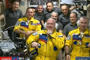 Phía Moscow nói về đồn đoán phi hành gia Nga mặc áo vàng ủng hộ Ukraine