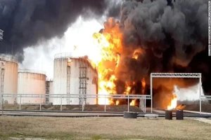 Nga tố Ukraine không kích vào kho dầu của mình, Kiev trả lời nước đôi