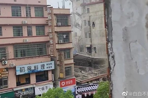 VIDEO: Sập toà nhà 6 tầng ở Trung Quốc, cư dân mắc kẹt