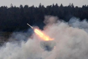 VIDEO: Hàng loạt rocket Nga nã vào công viên giải trí ở Ukraine