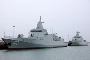 Trung Quốc đưa tàu khu trục tối tân nhất Lhasa tới Hoàng Hải tập trận