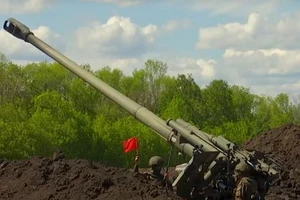 VIDEO: Cận cảnh lựu pháo Msta-B 152 mm Nga nã vào mục tiêu Ukraine
