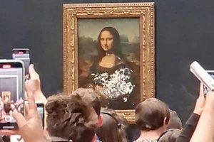 VIDEO: Bức tranh nàng Mona Lisa nổi tiếng bị trét bánh kem