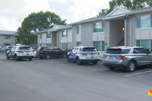 Bé gái 10 tuổi bị bắt vì bắn chết người cãi nhau với mẹ mình