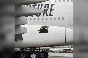 Chiếc Airbus A380 bay suốt hơn 13 tiếng với lổ thủng lớn trên thân