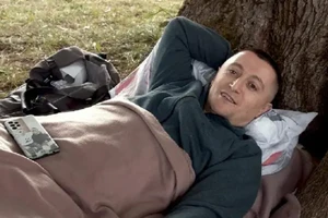 Quán quân cuộc thi ai nằm lâu nhất ‘ẵm’ 350 euro cùng nhiều giải thưởng hấp dẫn 