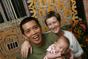 Vợ chồng cựu đại sứ Anh bị bắt tại Myanmar 