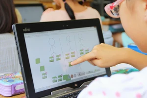 Nhật sẽ dùng sách giáo khoa điện tử từ năm 2024 