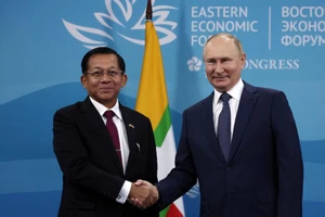 Ông Putin tiếp Thống tướng Myanmar Min Aung Hlaing sang Nga dự Diễn đàn Kinh tế phương Đông