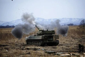 VIDEO: Lính dù Nga dội pháo 2S1 Gvozdika vào các mục tiêu Ukraine