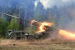 VIDEO: Nga triển khai hệ thống pháo Uragan bắn vào mục tiêu Ukraine 