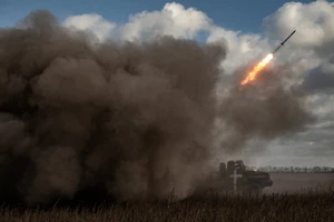 Nóng Nga-Ukraine 1-11: Ông Putin nói lý do tấn công tên lửa, UAV khắp Ukraine, và ngừng thoả thuận ngũ cốc 