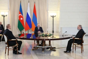 Lãnh đạo Azerbaijan và Armenia cùng hội đàm với ông Putin, nhất trí đối thoại