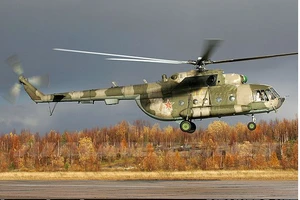 VIDEO: Trực thăng Mi-8 Nga bốc cháy vì trúng đạn của Ukraine