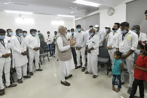 Vụ sập cầu treo Ấn Độ: Nhân chứng tiết lộ về người bảo vệ cầu, ông Modi yêu cầu điều tra 