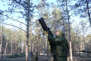 VIDEO: Lính Nga dùng súng hạ UAV Ukraine