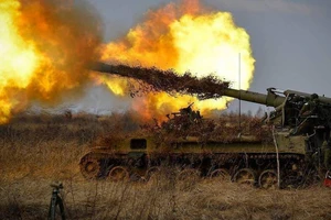 VIDEO: Đội pháo Giatsint-S Nga ‘đồng thanh’ nhằm vào Ukraine 