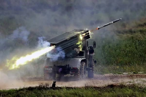 VIDEO: Sức mạnh pháo 'cuồng phong' Tornado-G Nga