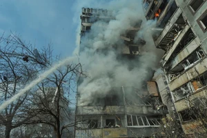 VIDEO: Các tòa chung cư ở TP Zaporizhia trúng tên lửa Nga