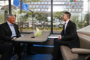 Thủ tướng Singapore dẫn đoàn 4 bộ trưởng thăm Trung Quốc 