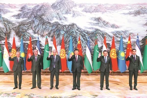 Cuộc chiến ngầm giữa 2 thượng đỉnh G7 và Trung Quốc-Trung Á 