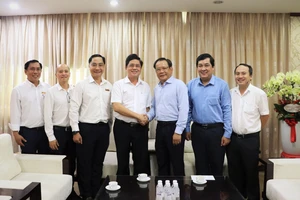 Nhiều cơ quan, đơn vị thăm, chúc mừng báo Pháp Luật TP.HCM nhân ngày 21-6