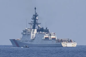 Tàu tuần duyên Mỹ qua eo biển Đài Loan ngay sau khi ông Blinken rời Bắc Kinh