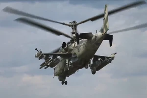VIDEO: ‘Cá sấu’ Ka-52 Nga tấn công sở chỉ huy Ukraine 