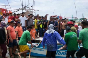 Va chạm giữa tàu thương mại và tàu cá Philippines gần bãi cạn Scarborough, 3 ngư dân thiệt mạng 