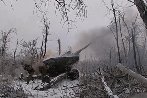 VIDEO: Pháo Msta-B Nga khai hỏa liên tục trong tuyết