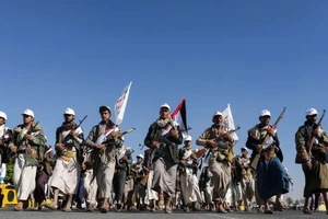 Báo Mỹ: Tàu gián điệp Iran giúp Houthis tấn công tàu hàng trên Biển Đỏ 