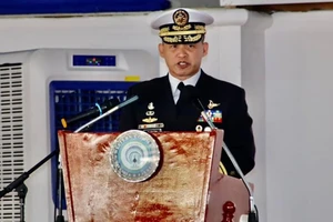 Đô đốc Philippines liên quan thỏa thuận với Trung Quốc nói gì khi ra điều trần? 