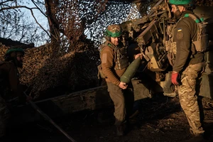 Rút khỏi loạt cứ điểm ở Donbass, Ukraine đang tính toán gì? 