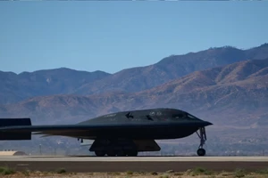 Mỹ tính toán gì khi điều máy bay ném bom tàng hình B-2 đánh Houthis? 