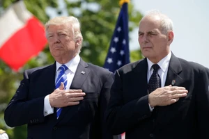 Ông Trump phản pháo khi bị cựu cấp dưới tố ông ngưỡng mộ Hitler 