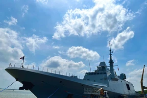 ẢNH, VIDEO: Cận cảnh tàu hộ tống đa nhiệm tối tân của Pháp thăm TP.HCM