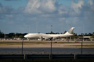 Lầu Năm Góc: Đã nhận máy bay 400 triệu USD Qatar tặng ông Trump 