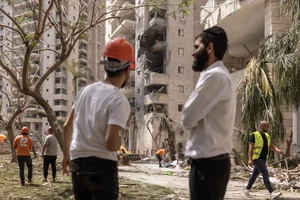 Xung đột Iran-Israel 17-6: Ông Trump giục dân chạy khỏi Tehran; Iran đánh Israel suốt đêm