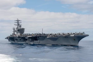 Tiêm kích, trực thăng từ tàu sân bay Mỹ rơi ở Biển Đông