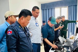 ẢNH: Campuchia tăng cường triệt phá các ổ lừa đảo trực tuyến
