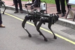 VIDEO: Đài Loan 'trình làng' robot chó cầm súng